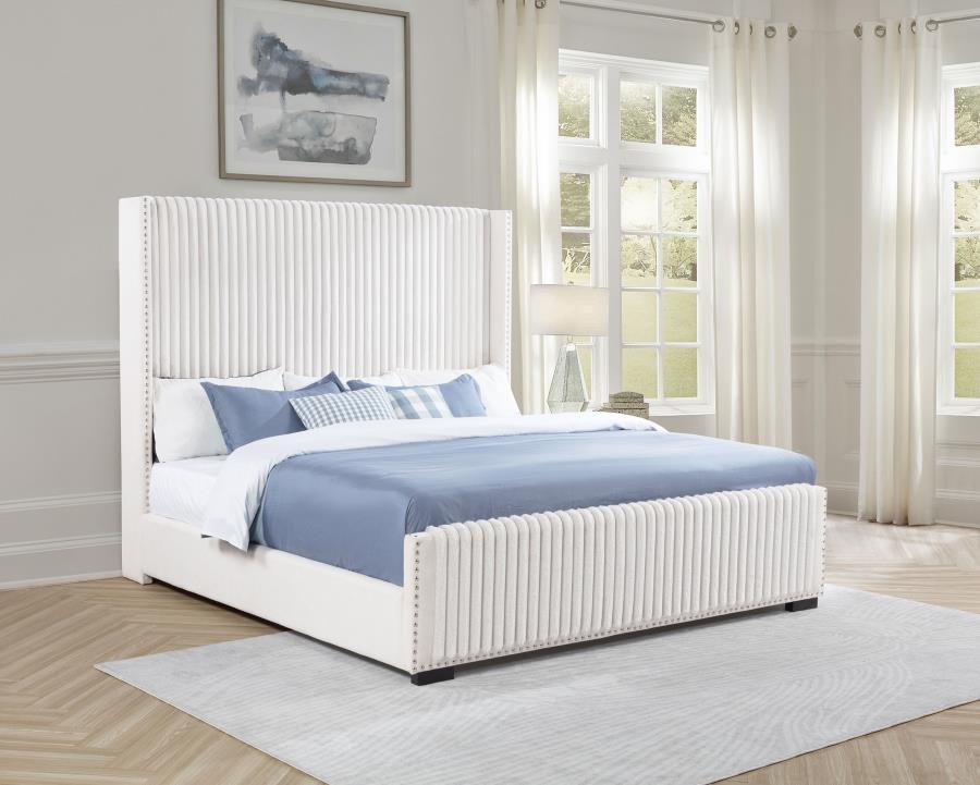 Cama King con respaldo alto tapizada Natasha de 65 pulgadas en color crema