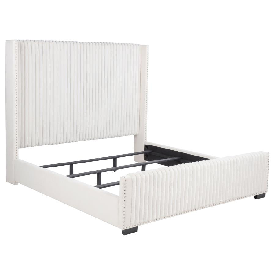 Cama King con respaldo alto tapizada Natasha de 65 pulgadas en color crema